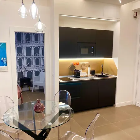 شقة La Maison, Vicino Al Colosseo! روما